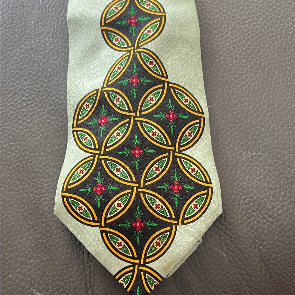 Elegant Patterned Tie